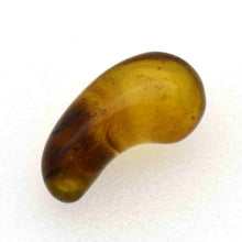 画像をギャラリービューアに読み込む, 久慈原産琥珀原石(研磨済)(勾玉)