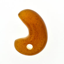 画像をギャラリービューアに読み込む, 久慈原産琥珀原石(研磨済)(勾玉)