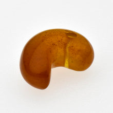 画像をギャラリービューアに読み込む, 久慈原産琥珀原石(研磨済)(勾玉)