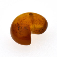 画像をギャラリービューアに読み込む, 久慈原産琥珀原石(研磨済)(勾玉)