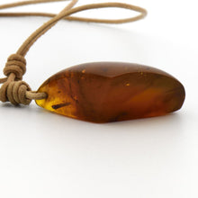画像をギャラリービューアに読み込む, 久慈原産琥珀ペンダント
