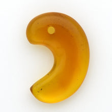 画像をギャラリービューアに読み込む, 久慈原産琥珀原石(研磨済)(勾玉)