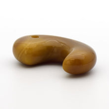 画像をギャラリービューアに読み込む, 久慈原産琥珀原石(研磨済)(勾玉)