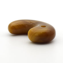 画像をギャラリービューアに読み込む, 久慈原産琥珀原石(研磨済)(勾玉)