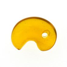 画像をギャラリービューアに読み込む, 久慈原産琥珀原石（研磨済）（勾玉）
