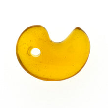 画像をギャラリービューアに読み込む, 久慈原産琥珀原石（研磨済）（勾玉）
