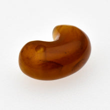 画像をギャラリービューアに読み込む, 久慈原産琥珀原石（研磨済）（勾玉）
