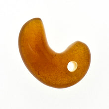 画像をギャラリービューアに読み込む, 久慈原産琥珀原石（研磨済）（勾玉）
