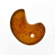 画像をギャラリービューアに読み込む, 久慈原産琥珀原石（研磨済）（勾玉）
