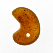 画像をギャラリービューアに読み込む, 久慈原産琥珀原石（研磨済）（勾玉）
