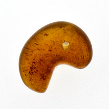 画像をギャラリービューアに読み込む, 久慈原産琥珀原石（研磨済）（勾玉）
